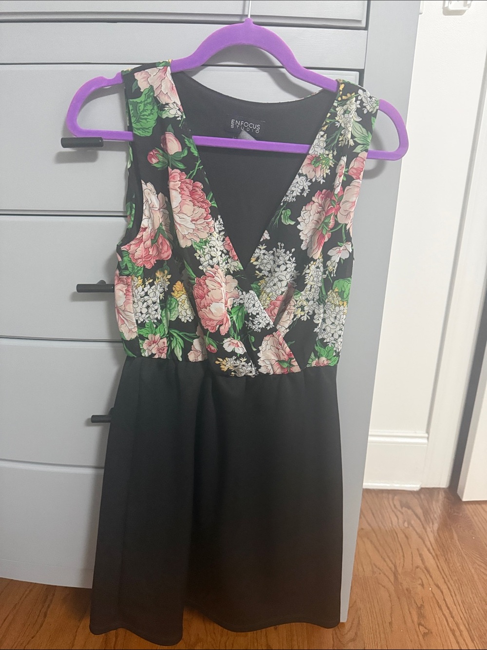 Enfocus Studio Black Floral V-Neck Sleeveless Dress
